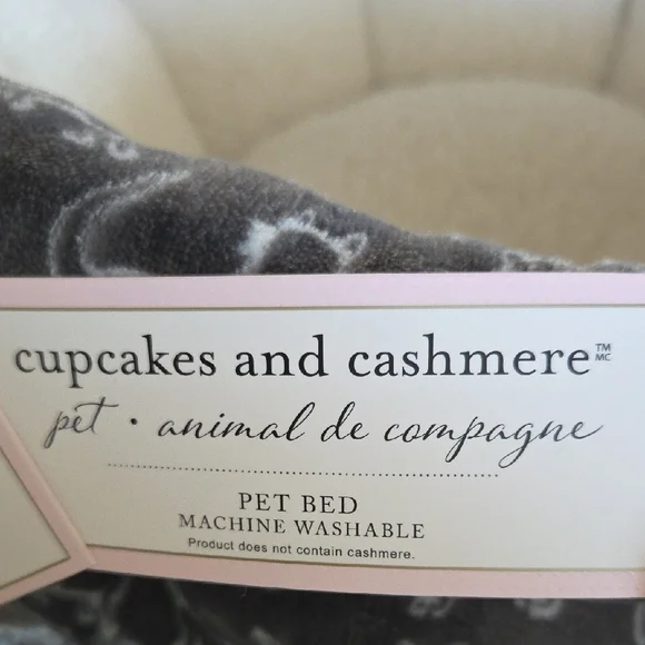 Cupcakes & Cashmere Gray Patterned Pet Bed - Picture 11 of 12